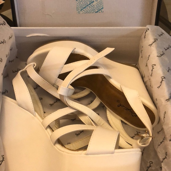 White PU platform - Picture 1 of 4